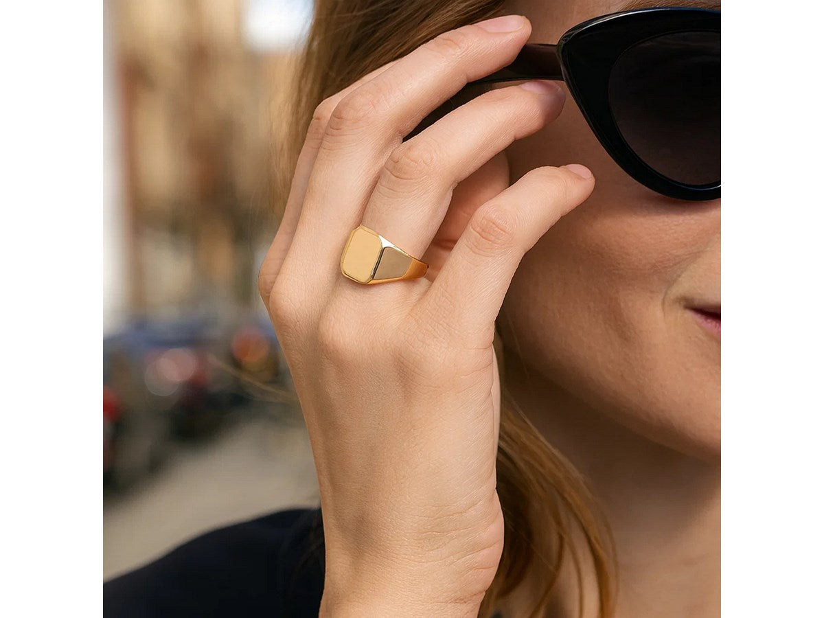 Polished Rectangular Signet Ring in Classic Minimal Design