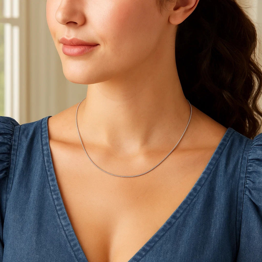 14k White Gold Thin Motif Round Omega Necklace