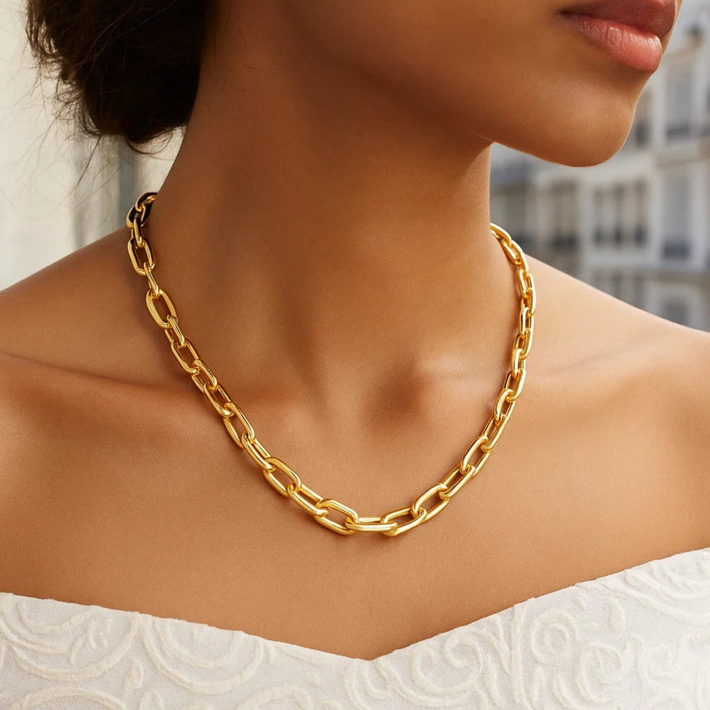 Oval Domed Paperclip Necklace in 14K Yellow Gold (5.30 mm)