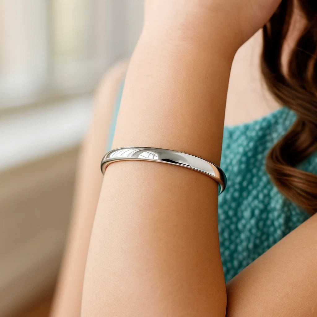 14k White Gold Dome Childrens Bangle with a Polished Finish (5.50 mm)