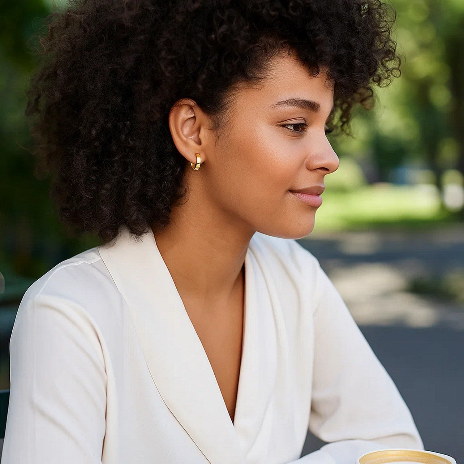 14k Yellow Gold Flat Side Small Hoop Earrings(3x10mm)