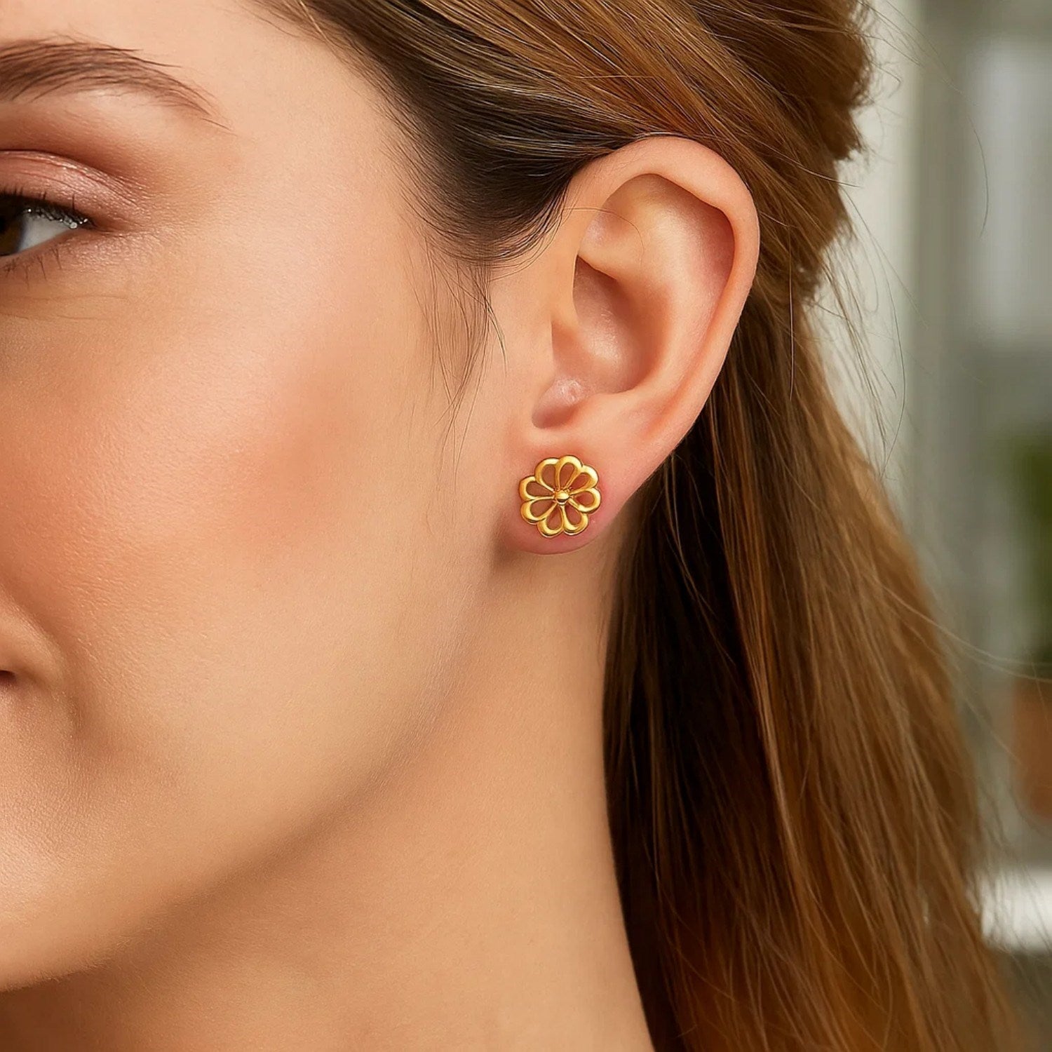 14k Yellow Gold Post Earrings with Flowers