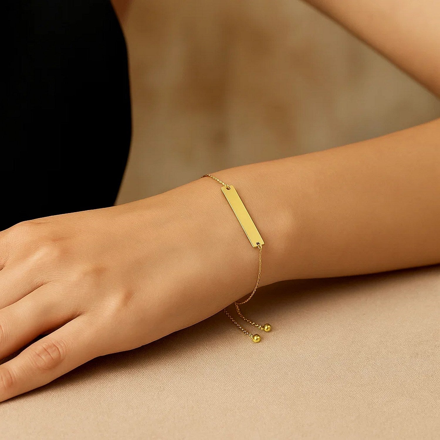 Adjustable Bracelet with Shiny Bar in 14k Yellow Gold (1.00 mm)