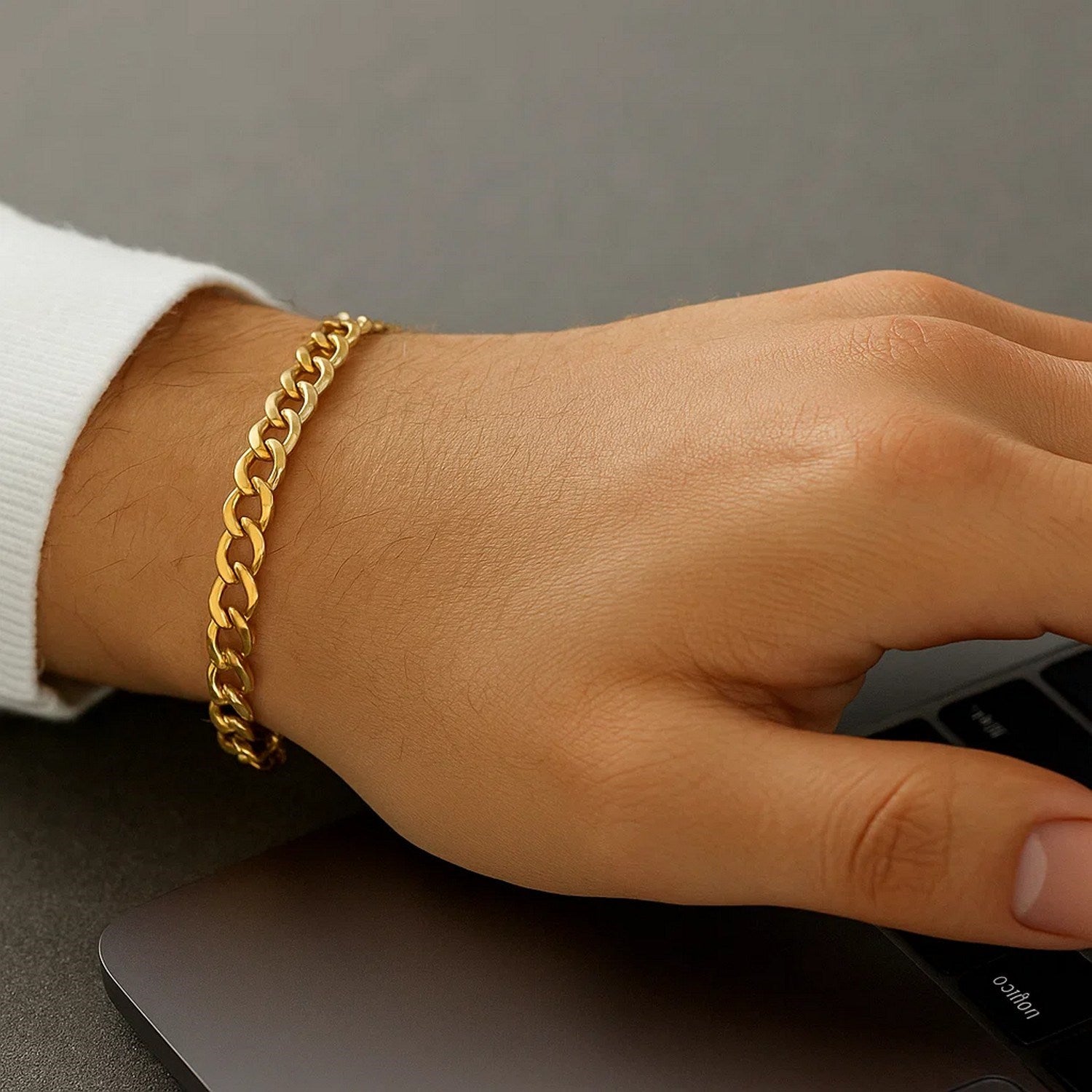 10k Yellow Gold Lite Curb Bracelet (6.20 mm)