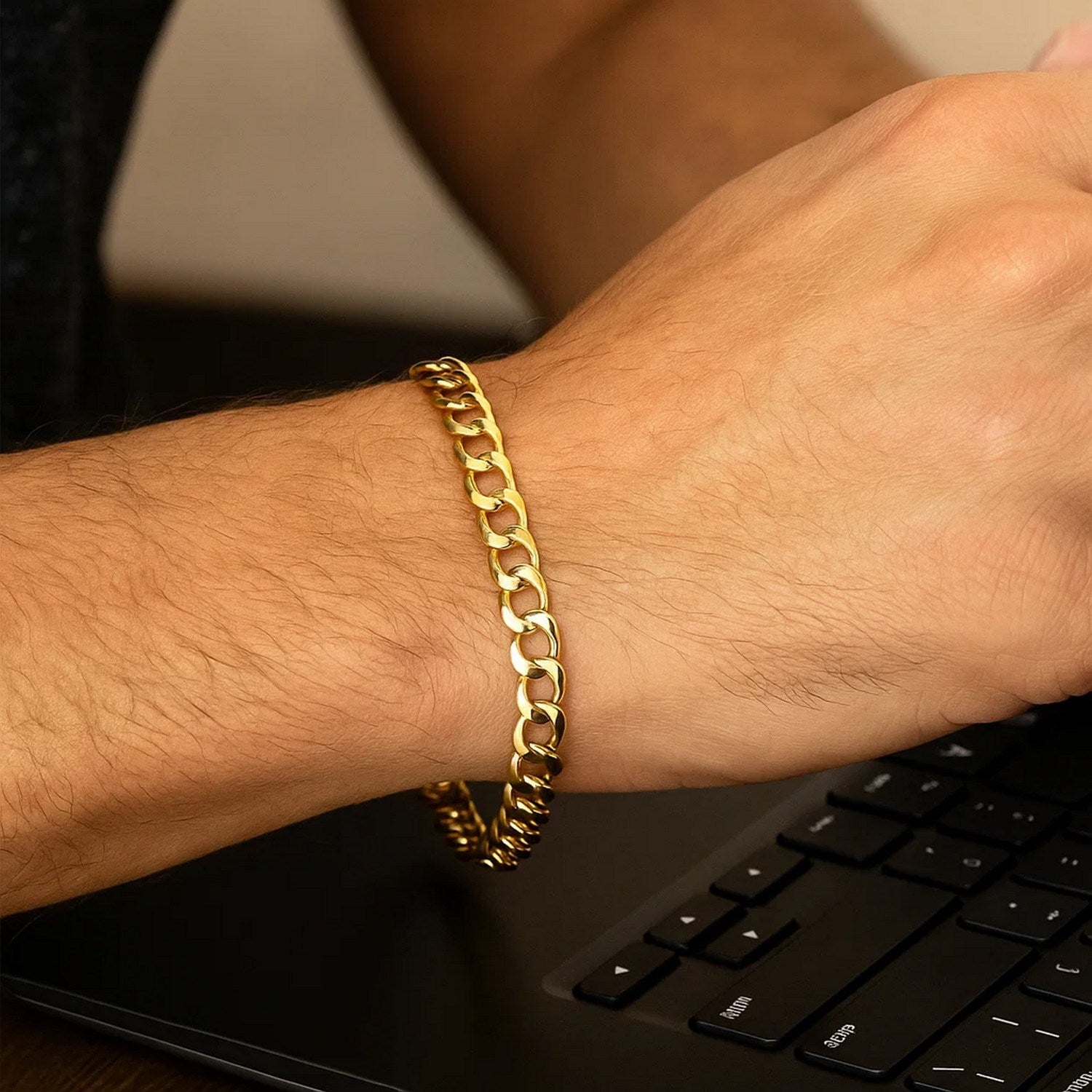 10k Yellow Gold Lite Curb Bracelet (6.20 mm)