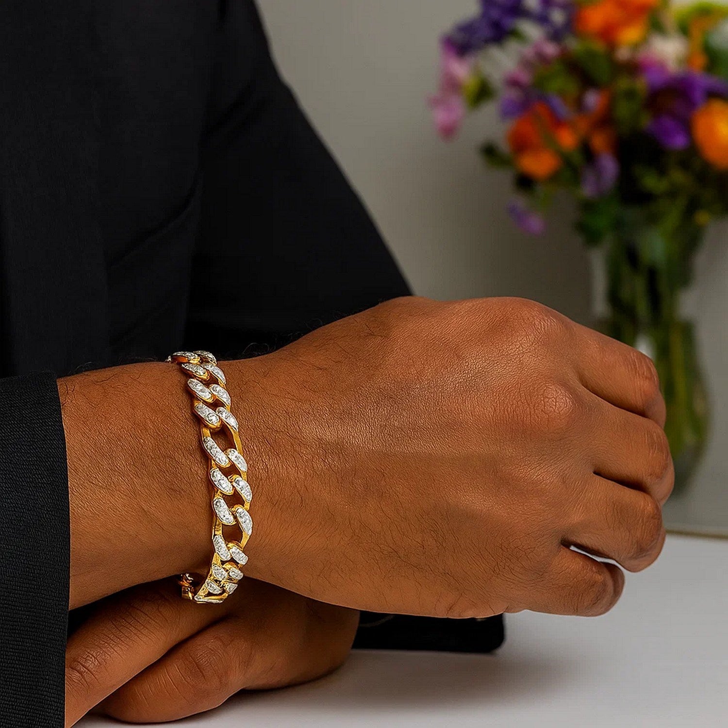 14k Yellow Gold White Pave High Polish Modern Lite Figaro Bracelet  (9.50 mm)