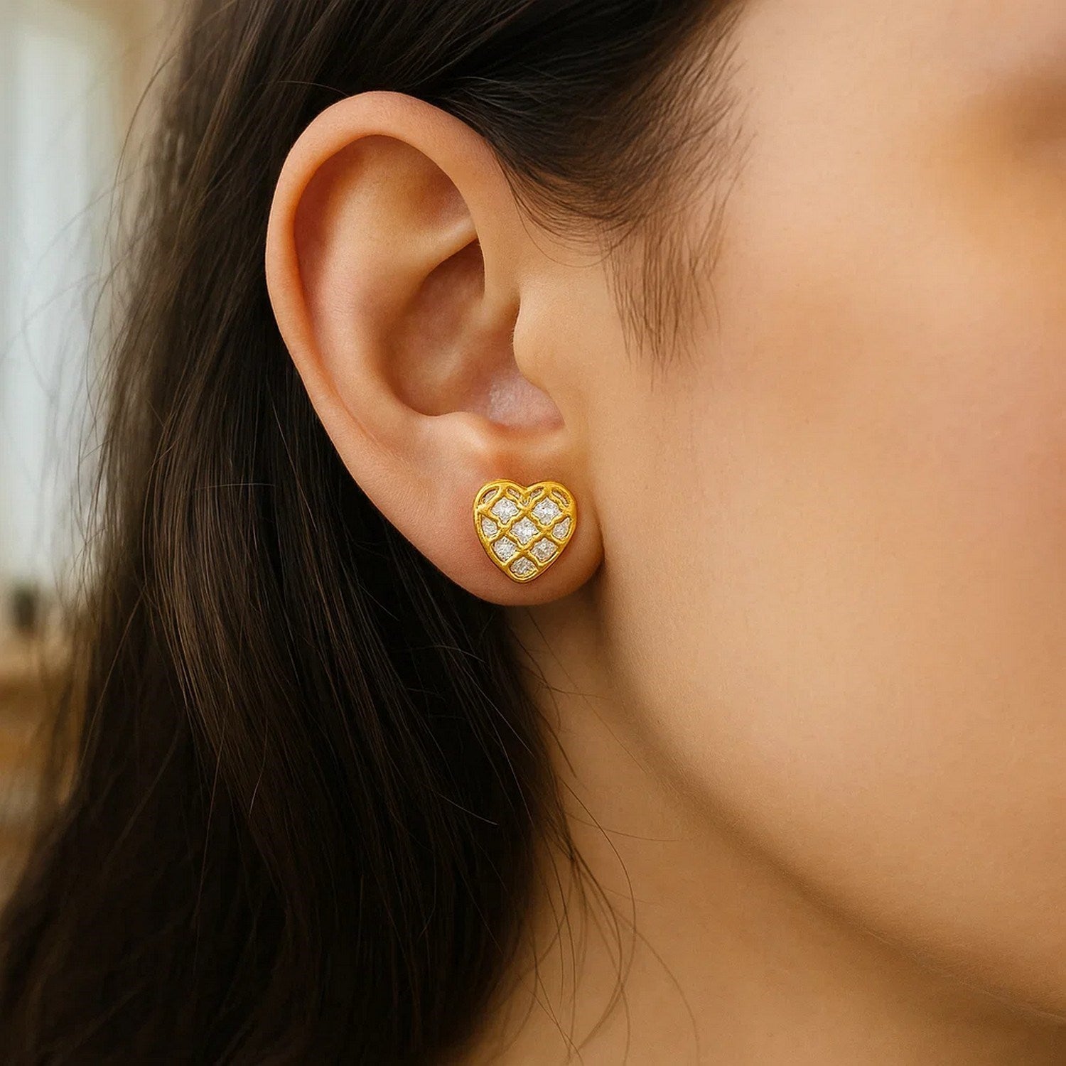 Checkered Heart Stud Earrings in 14K Yellow Gold