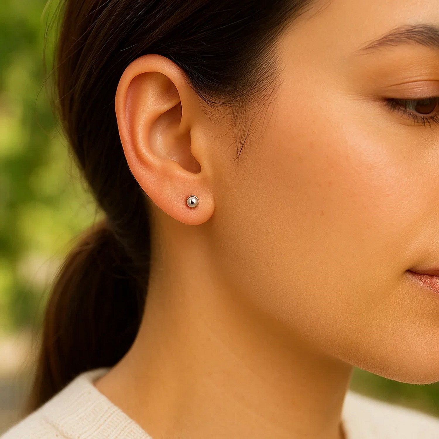 14k White Gold Spherical Stud Earrings (3mm)