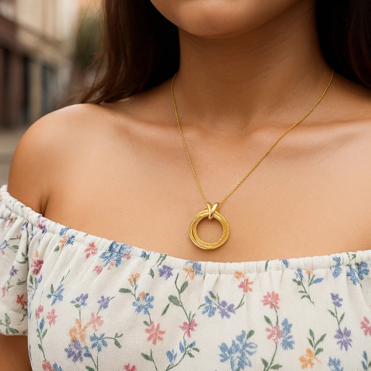 14K Yellow Gold Interlocking Diamond Cut Trinity Necklace