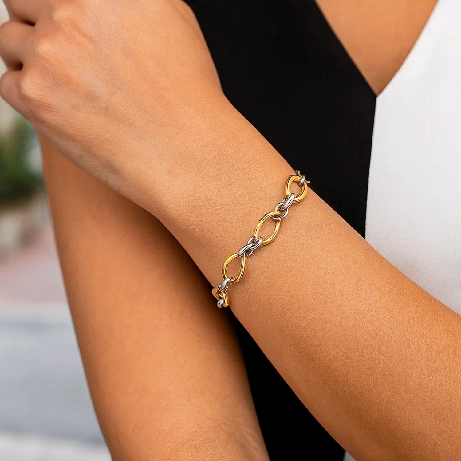 Twisted Oval Chain Bracelet in 14k Two Tone Gold (7.40 mm)