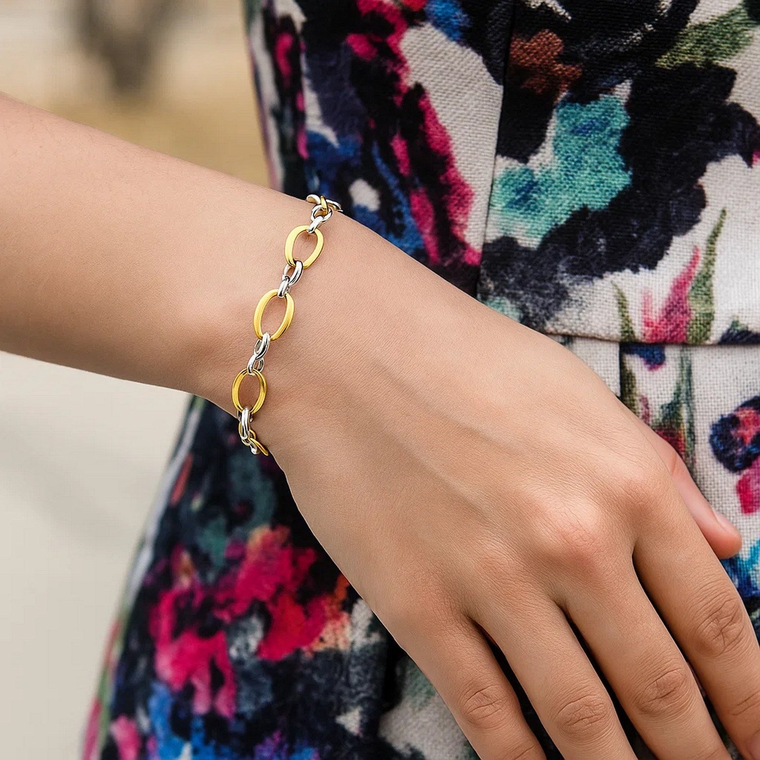 Twisted Oval Chain Bracelet in 14k Two Tone Gold (7.40 mm)