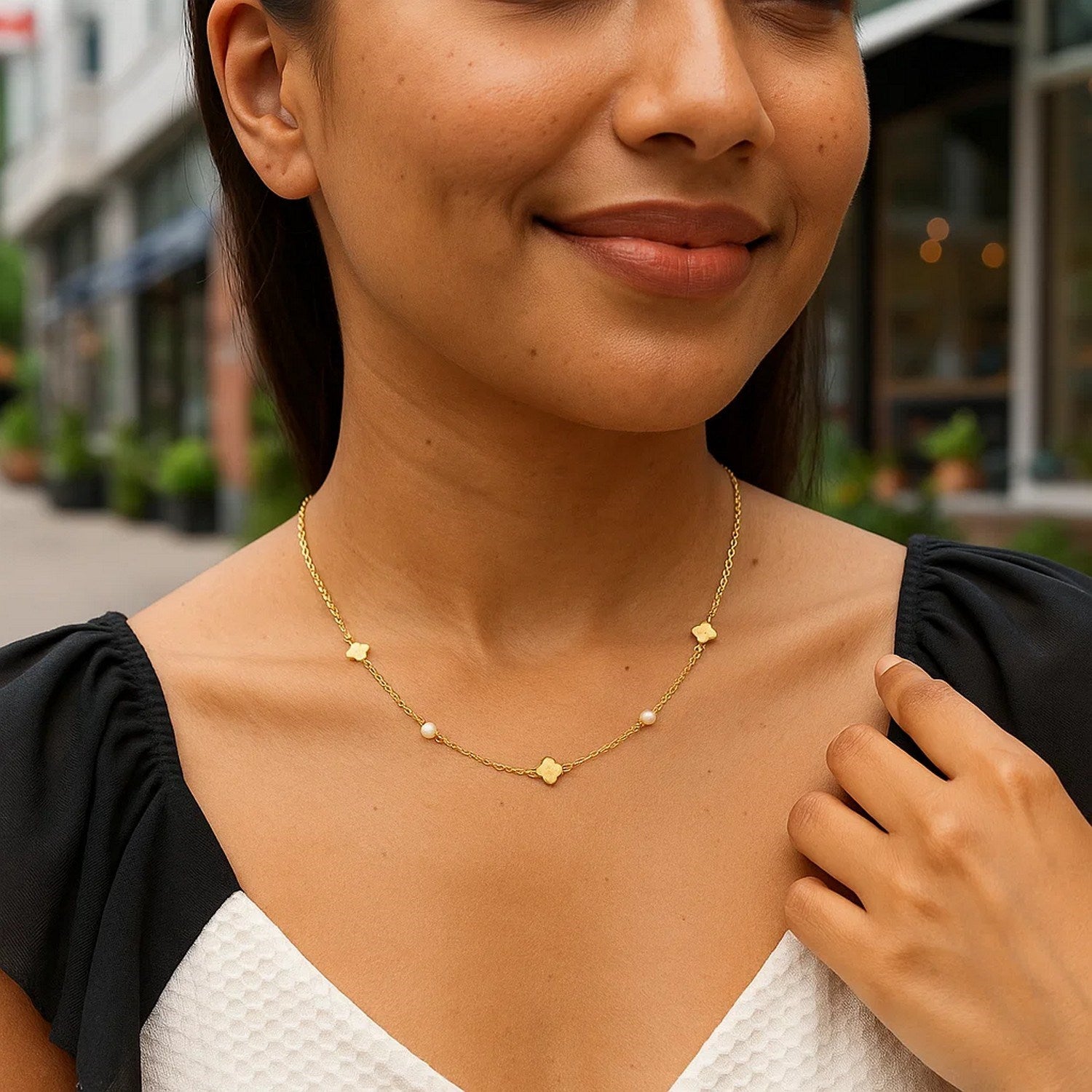 14k Yellow Gold Pearl Clover Necklace