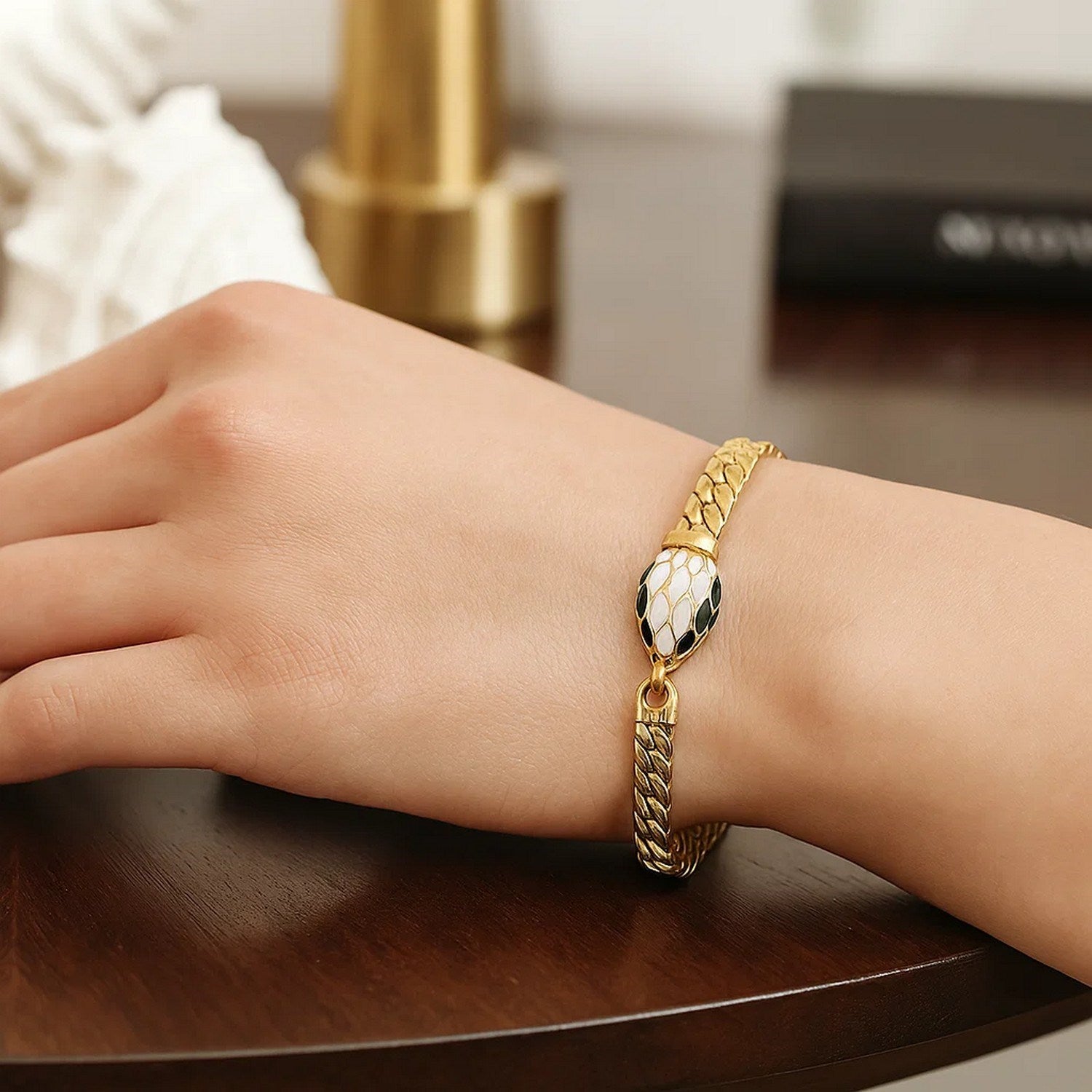 Le Serpent Curb Link Bracelet in 14K Yellow Gold (7.00 mm)