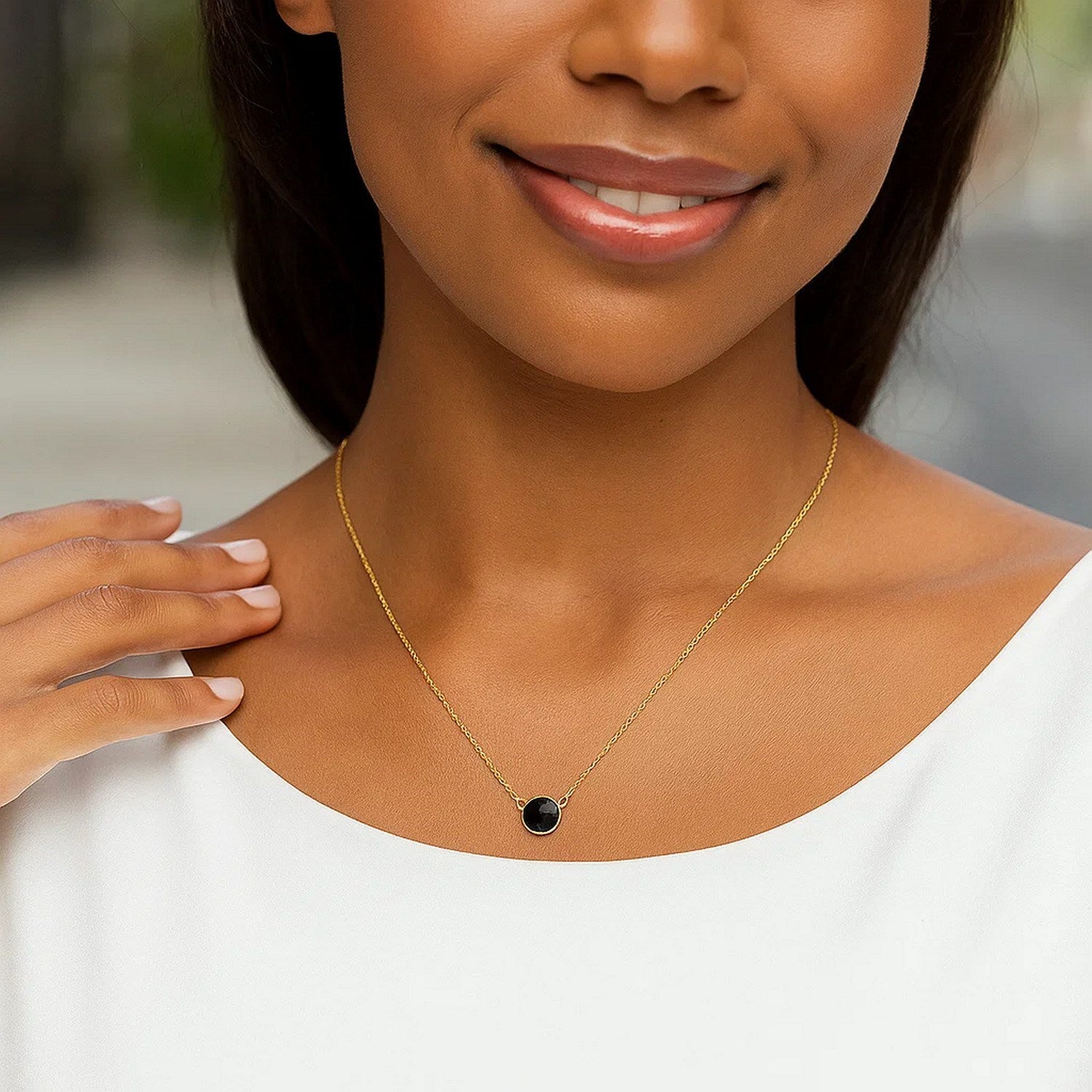 14k Yellow Gold 17 inch Necklace with Round Onyx