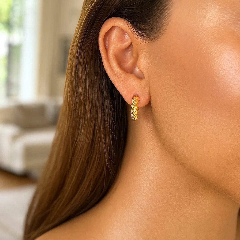 14k Yellow Gold Polished Twisted Hoop Earrings(3x11mm)