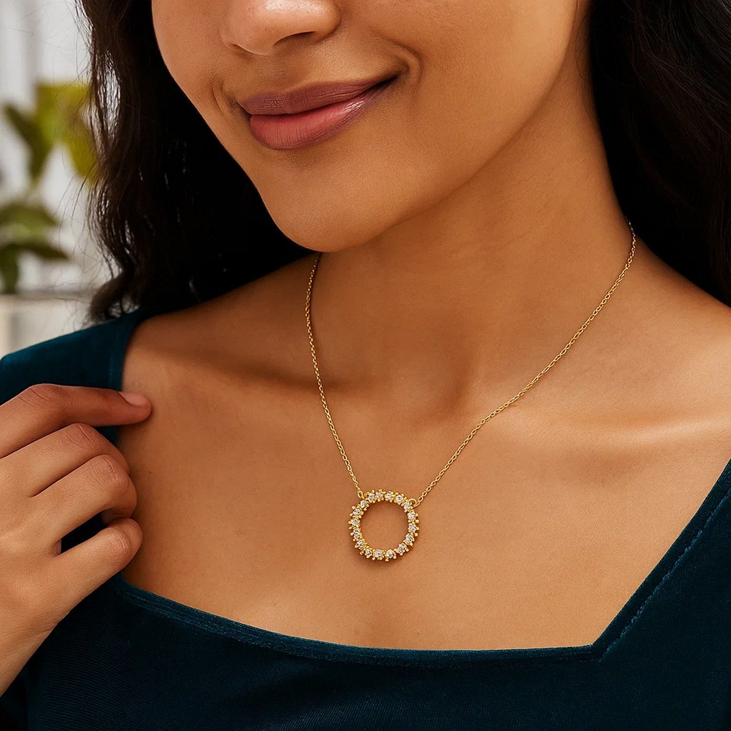 14K Yellow Gold Diamon Oro Circle Necklace