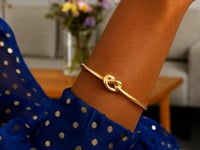 14k Yellow Gold Bangle Bracelet with Polished Knot (9.50 mm)