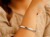 14k White Gold Dome Childrens Bangle with a Polished Finish (5.50 mm)