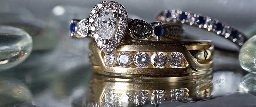 Can You Wear Mismatched Wedding And Engagement Rings?