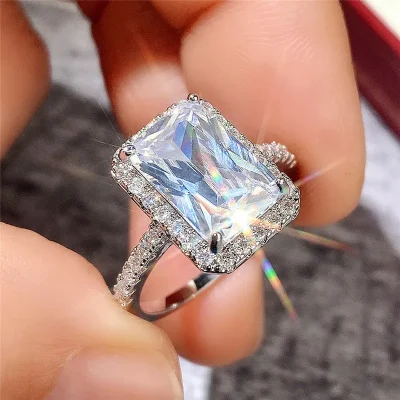 emerald cut engagement ring